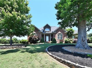 2135 Walnut Crossing Run, Yadkinville, NC 27055