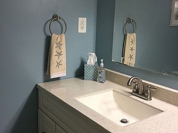 4th image of 75-6016 Alii Dr APT 102