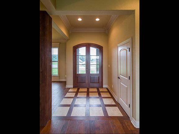 3rd image of 295 Diane Ln