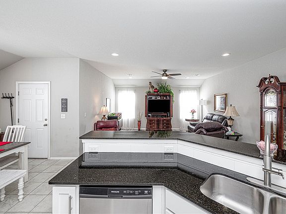 5th image of 408 W Pittsfield