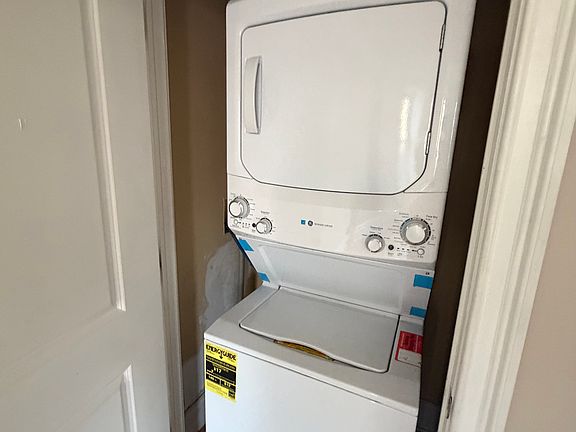 3rd image of 377 Baldwin Ave #2R