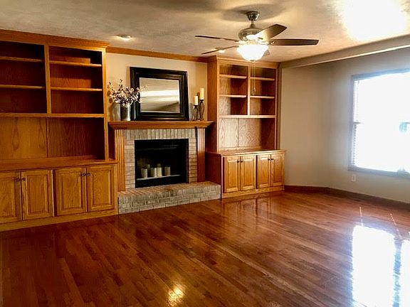 Freshly painted family room with great built-ins