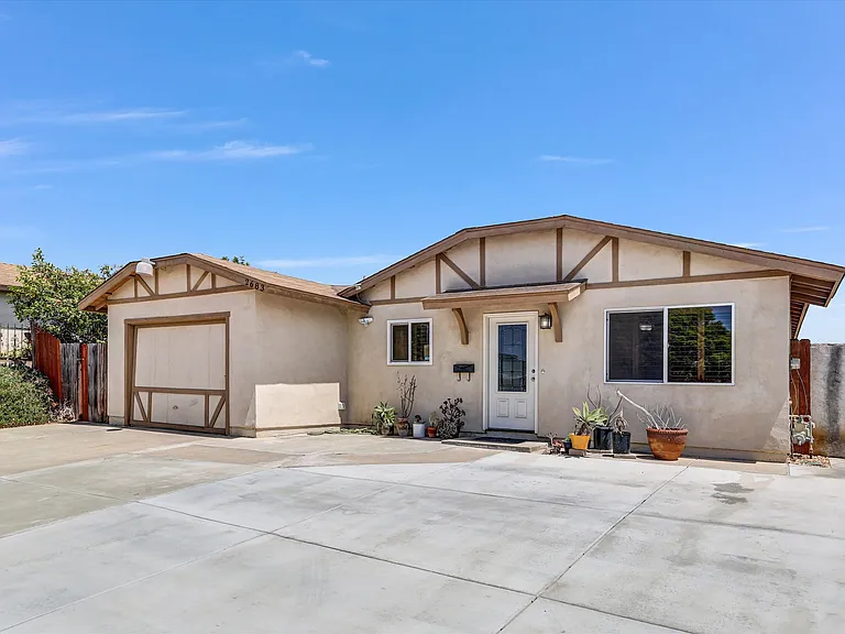 2683 Caulfield Dr — Photo 17