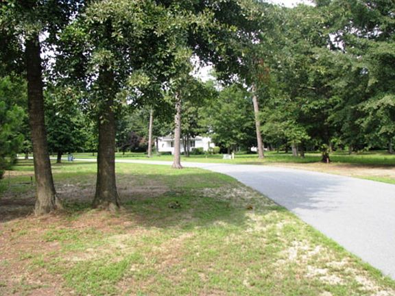 4th image of 224 Lake Wood Dr