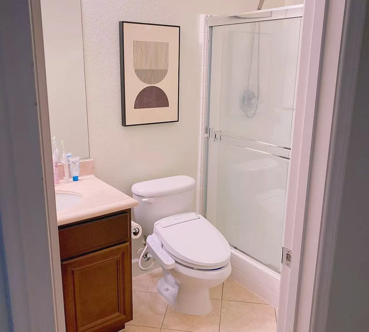 5 bed, 4.5 bath, 4325 sqft, $900 — Photo 4