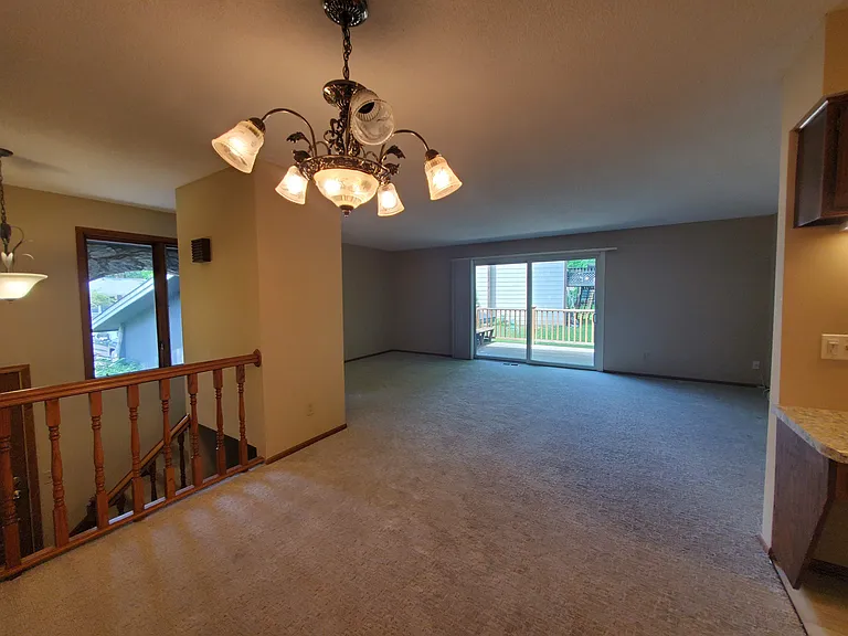 2517 Cedar Hills Dr — Photo 9