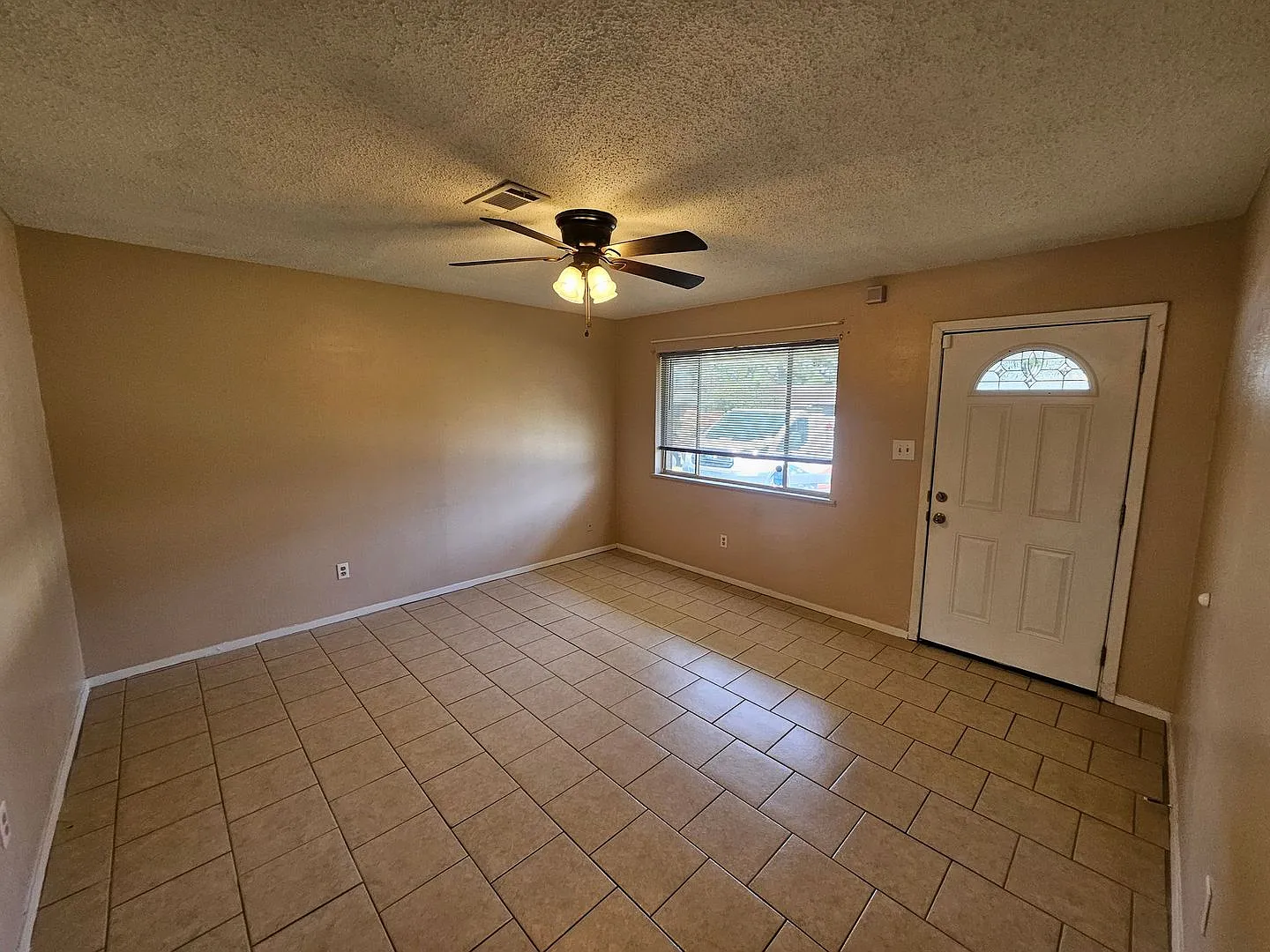 203 Ivy Street — Photo 2