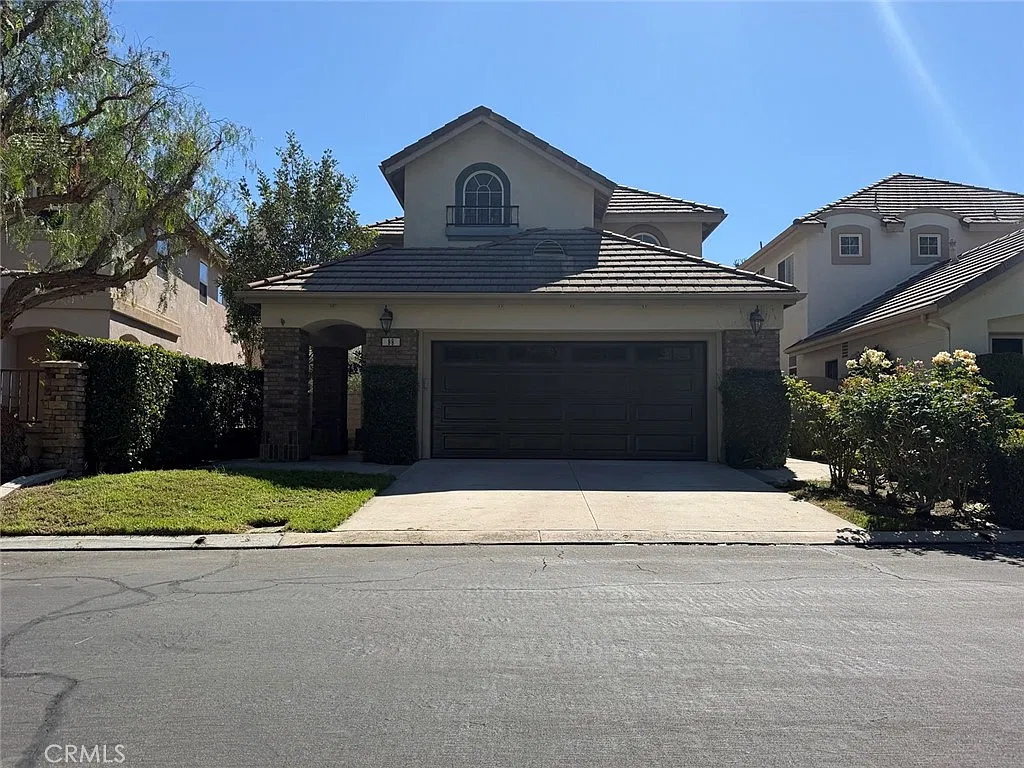 4 bed, 2122 sqft, $5,700 — Photo 1
