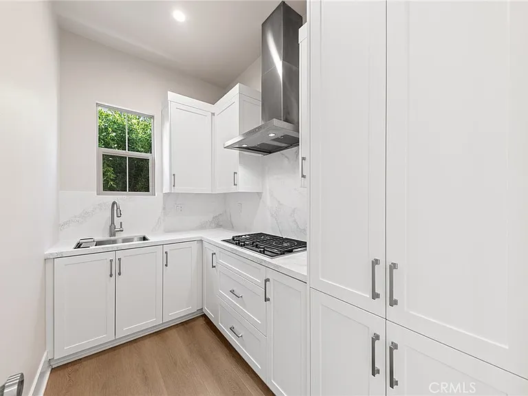 207 Alora — Photo 26