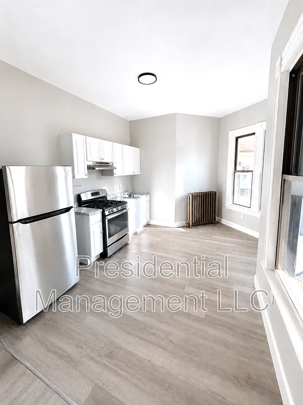 1 bed, 1.0 bath, $1,300 — Photo 2