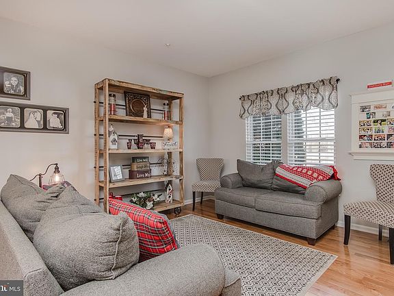 5th image of 1590 Wheyfield Dr