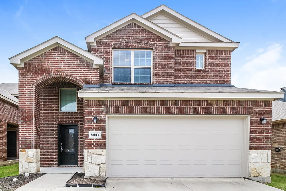 3 bed, 2.5 bath, 2206 sqft, $2,670 — Photo 1