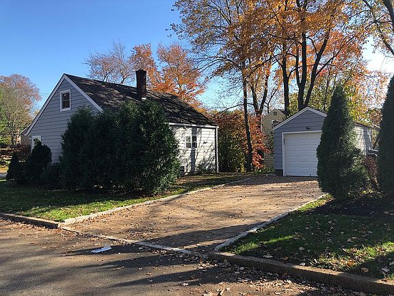 3rd image of 247 Magnolia Ave