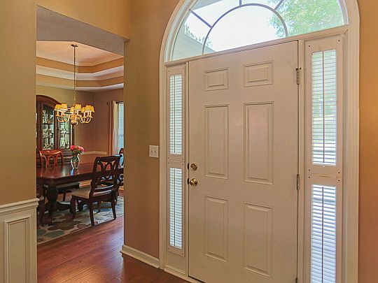 5th image of 45 Hawks Nest Ct