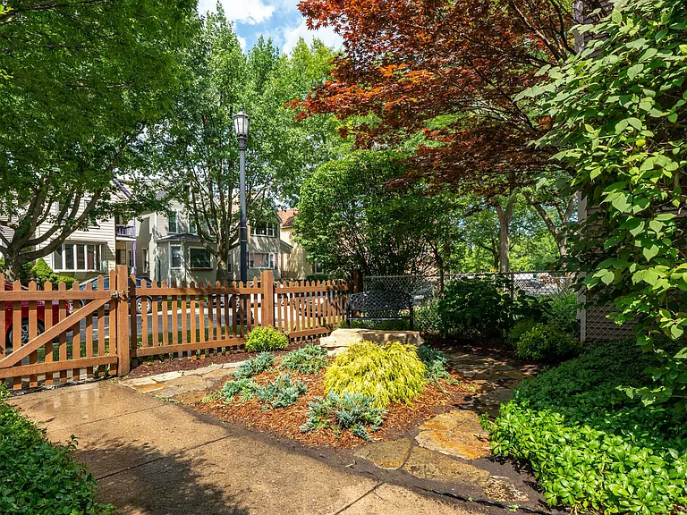 1016 Garnett Pl — Photo 45
