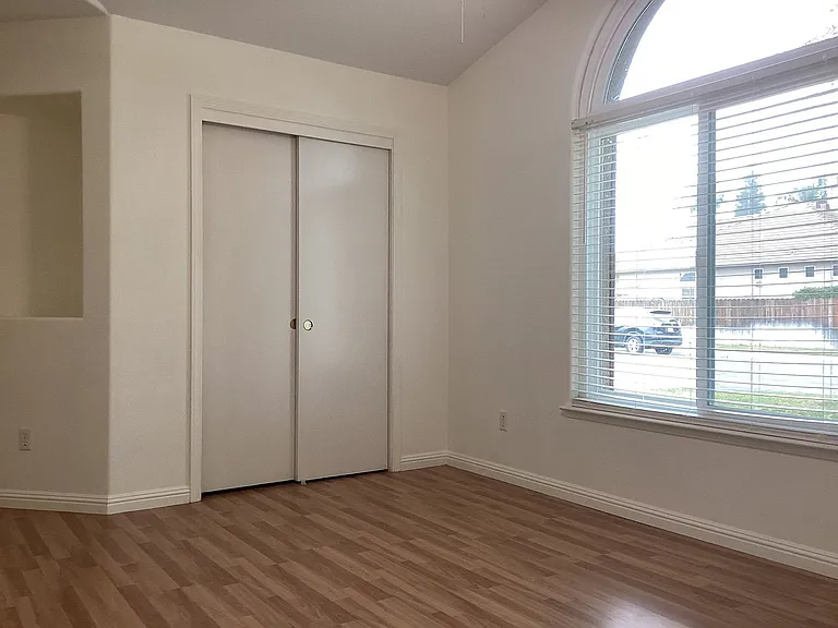 7526 N Ellendale Ave — Photo 23