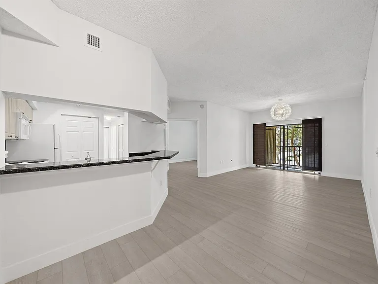 3020 Alcazar Pl #202 — Photo 8