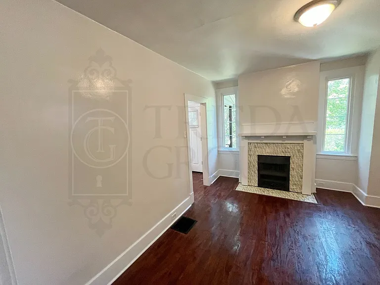 468 Belonda St — Photo 9