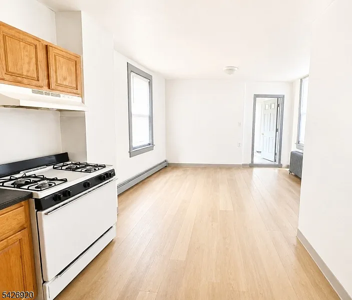 1 bed, 1.0 bath, $1,650 — Photo 4
