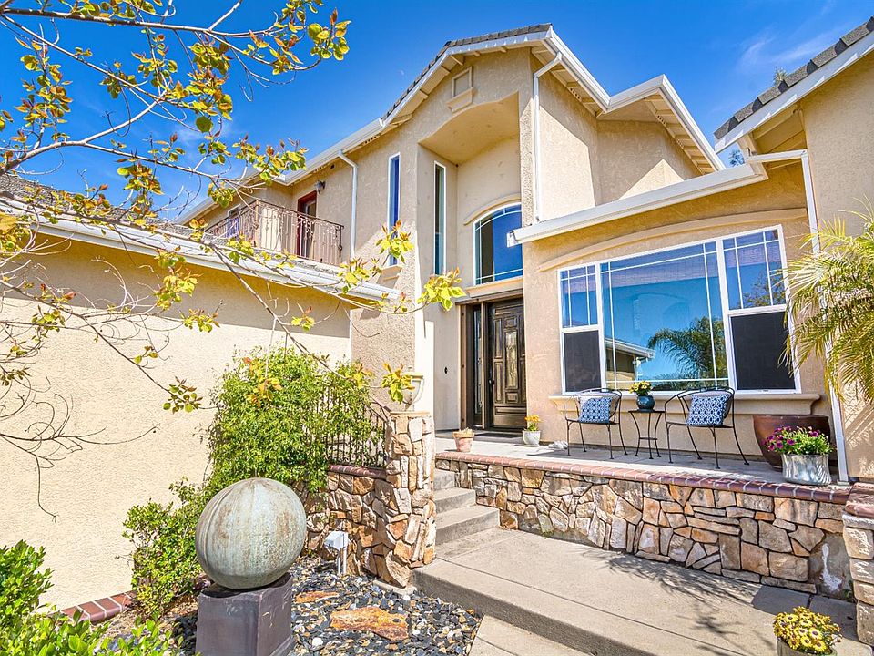 2nd image of 2877 Knollwood Dr