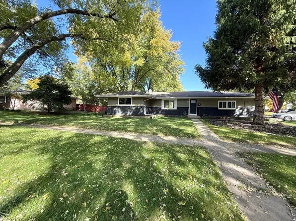 1500 Evergreen St, St Charles, IL 60174