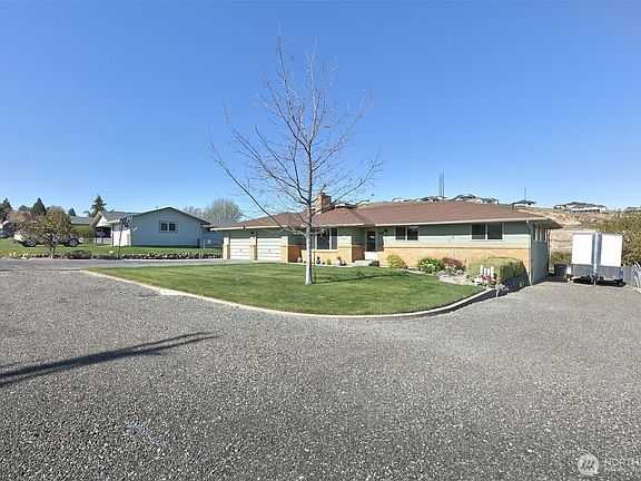 2nd image of 210 Hillcrest Drive