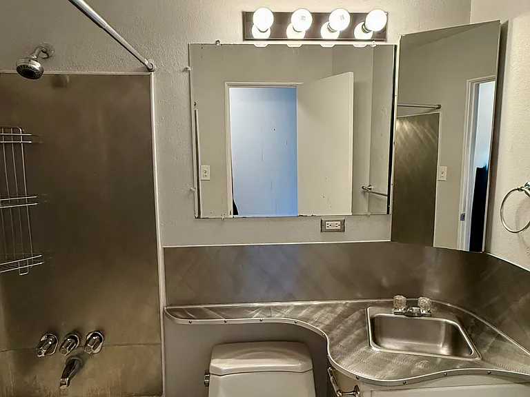 1121 N Ogden St #302 — Photo 15