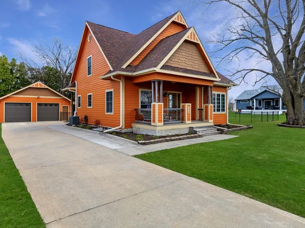 230 NW Poplar Ave, Earlham, IA 50072