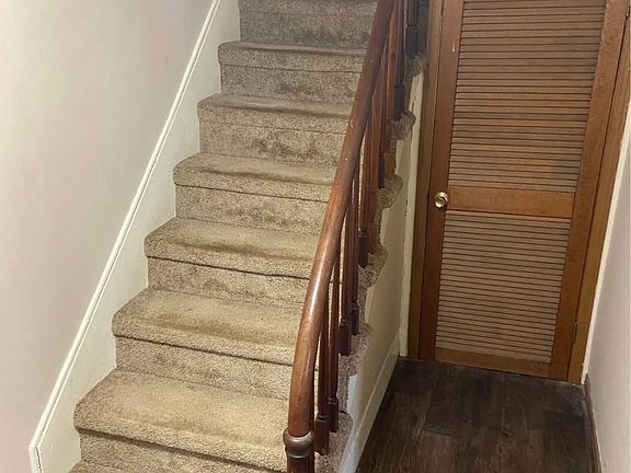 4th image of 919 Harding Way E #917
