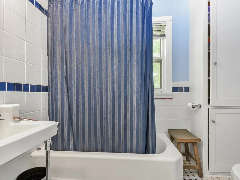1919 Como Ave SE #1 — Photo 9
