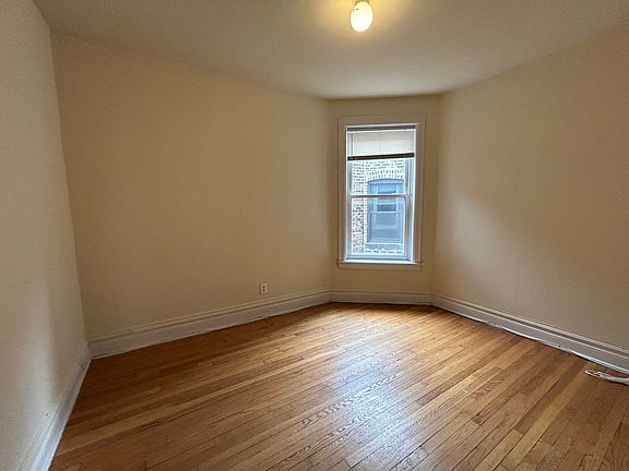 5th image of 1216 W Addison St #2F