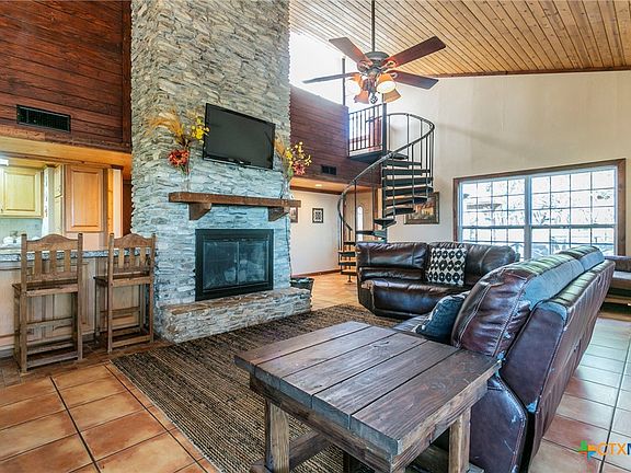 2nd image of 8 Coveview Dr