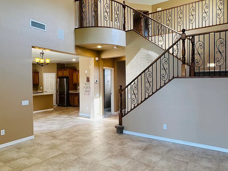 2138 W Marconi Ave — Photo 7