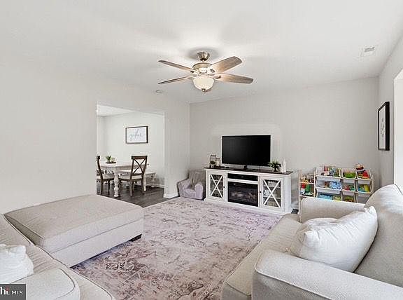 5th image of 415 Acorn Rd