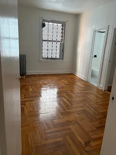 215 E 197th St #2J Photo 1