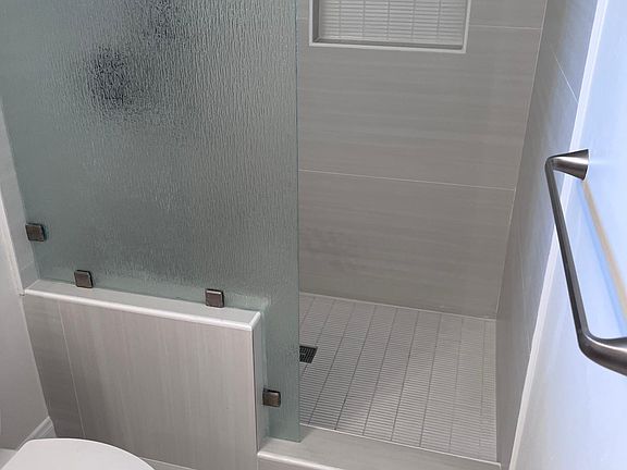 5th image of 2822 Bayside Ln #8
