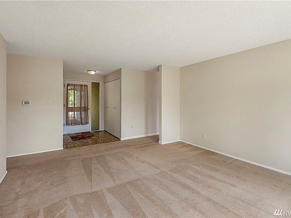 3rd image of 3755 Westminster Dr SE