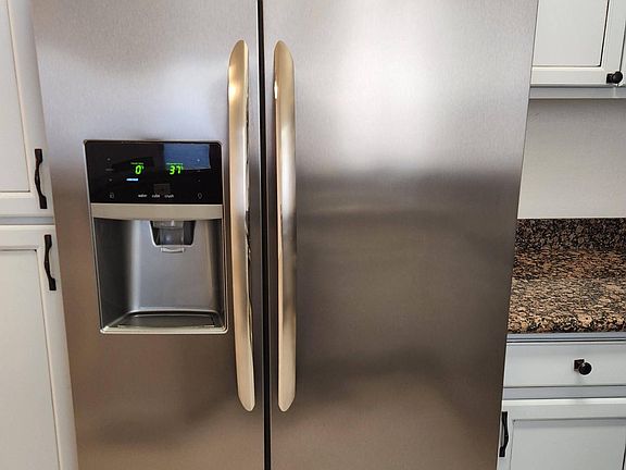 5th image of 78650 Avenue 42 APT 2216