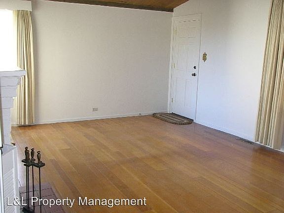 3rd image of 10 Glen Dr