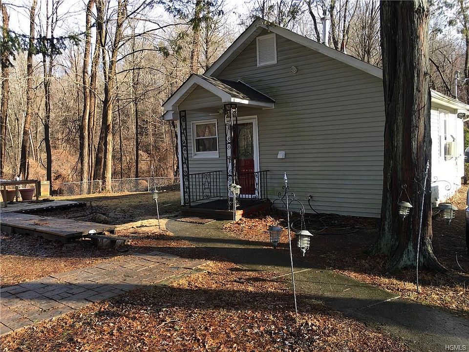 1st image of 18 Brook Dr