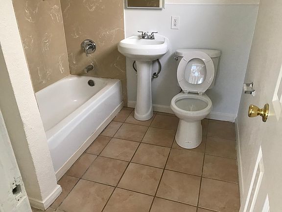2nd image of 207 S Lillie Ave APT 1