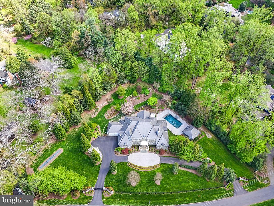 2nd image of 1221 Mottrom Dr