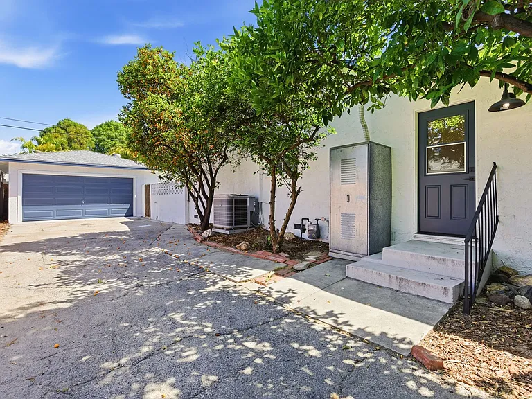 16257 Los Alimos St — Photo 28