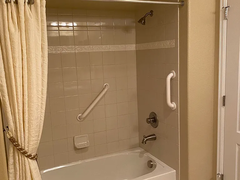 Large 2nd bathroom