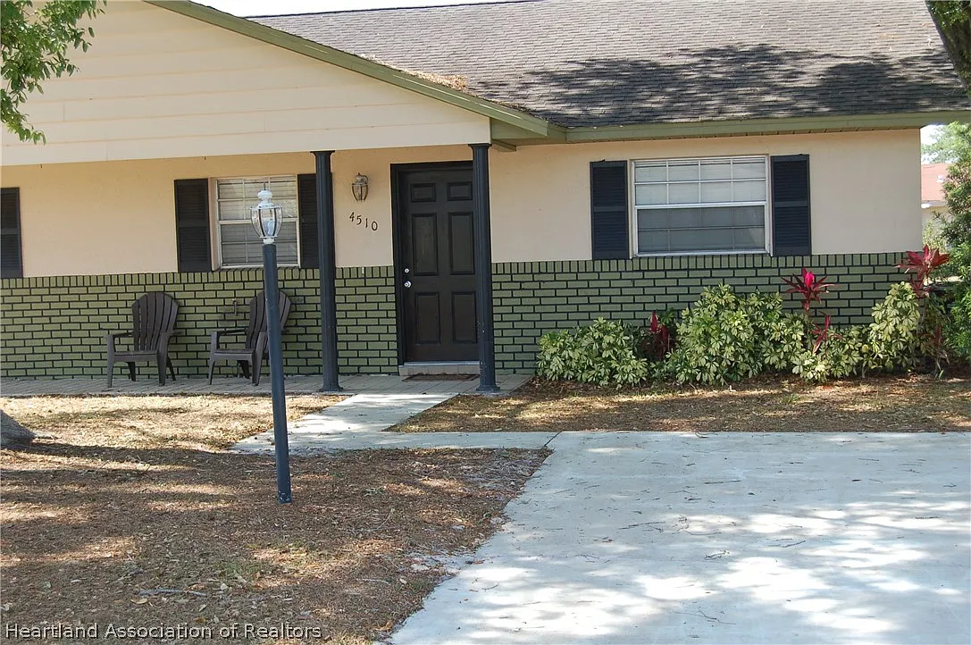 2 bed, 2.0 bath, 952 sqft, $1,300 — Photo 1