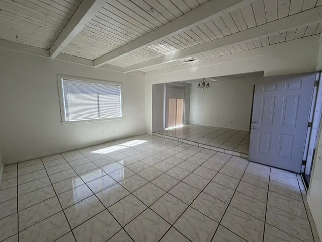 135 W Swain Dr — Photo 1