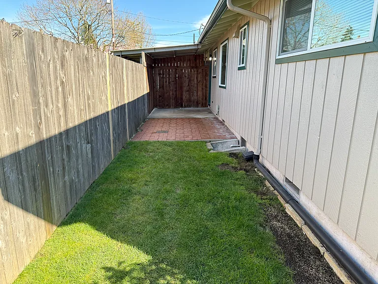 Maxwell Rd — Photo 22