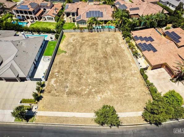 2407 Brighton Park Dr, Bakersfield, CA 93311