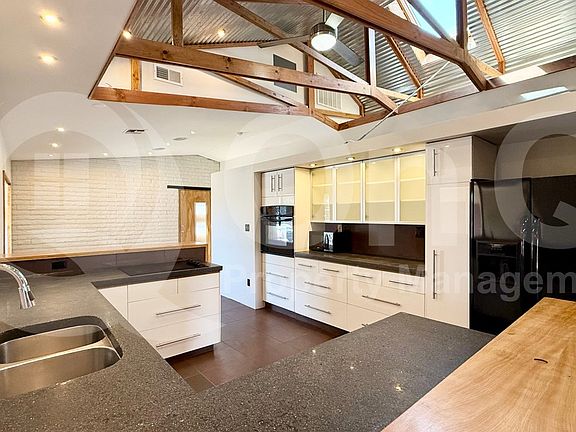 2nd image of 3907 S Farmer Ave