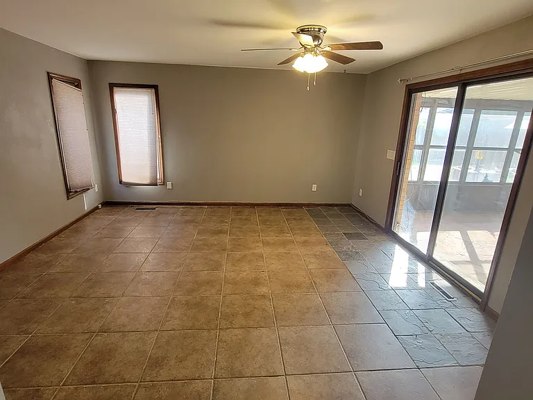 453 N Slade Ave — Photo 16